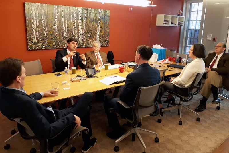 Presidente da FIESC, Glauco José Côrte, e diretor do SENAI/SC, Jefferson de Oliveira Gomes, em reunião na CompTIA, em Washington, durante missão institucional à América do Norte. Foto: Karina Takemura