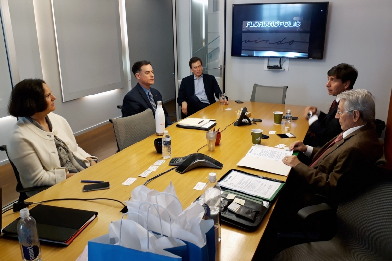 Presidente da FIESC, Glauco José Côrte, e diretor do SENAI/SC, Jefferson de Oliveira Gomes, em reunião na CompTIA, em Washington, durante missão institucional à América do Norte. Foto: Karina Takemura