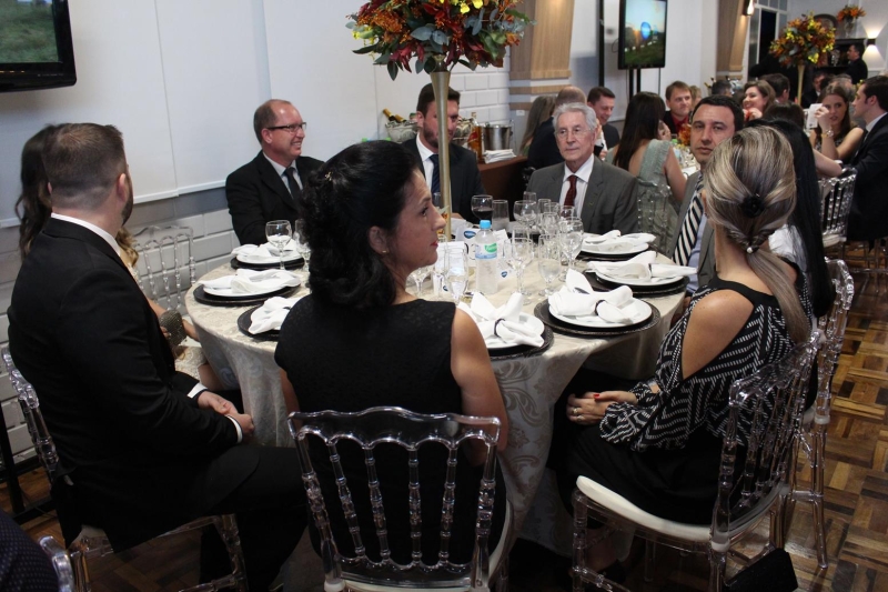 Côrte, presidente FIESC; Fabrizio Pereira, superintendente SESI/SC; Irene Westphal, diretora SESI Alto Vale do Itajaí, Graziela Branco, diretora SENAI; James da Silva, presidente Câmara Vereadores, e José Thomé, prefeito Rio do Sul. Foto: Débora Cláudio