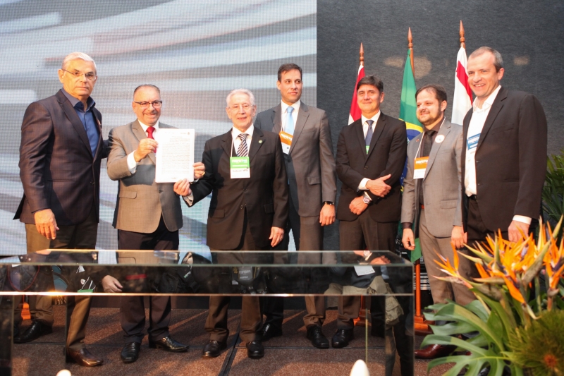 Assinatura acordo SENAI/SC, Governo SC, Ciga, Visiona e Fecam no Congresso de Prefeitos  (foto: Filipe Scotti)