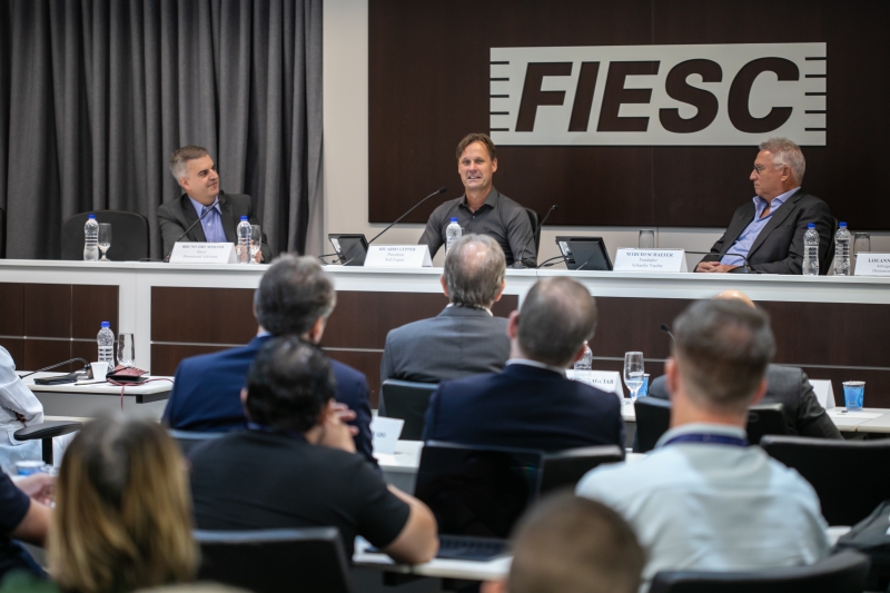 SoftExpert e Schaefer Yachts incentivam empresários a inovar para vender para os EUA