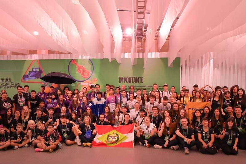 Delegação catarinense que participou do Festival SESI de Robótica. Foto: Gilberto Sousa