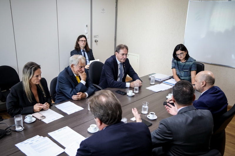 Aguiar, Bier e Vasconcelos foram recebidos pela secretária de Comércio Exterior, Tatiana Prazeres. (Foto: Júlio César Silva)