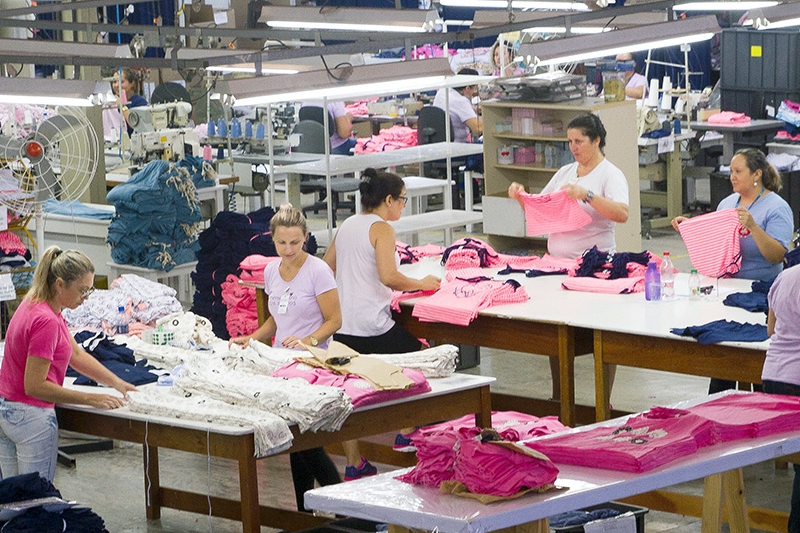 Dois setores chegam a ter a maioria da força de trabalho composta por mulheres: Têxtil, confecção, couro e calçados (62%) e Fármacos (53,3%) - Foto: Divulgação