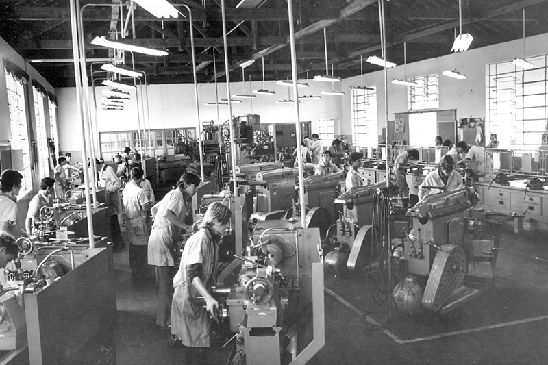 SESI e SENAI de Santa Catarina passaram a atender os trabalhadores da indústria após a fundação da FIESC, oferecendo serviços de educação profissional e básica, lazer e saúde (Foto: Acervo Cultural FIESC)