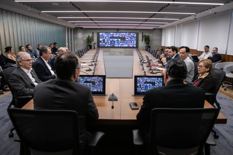 Sindicatos industriais debatem medidas com equipe da FIESC