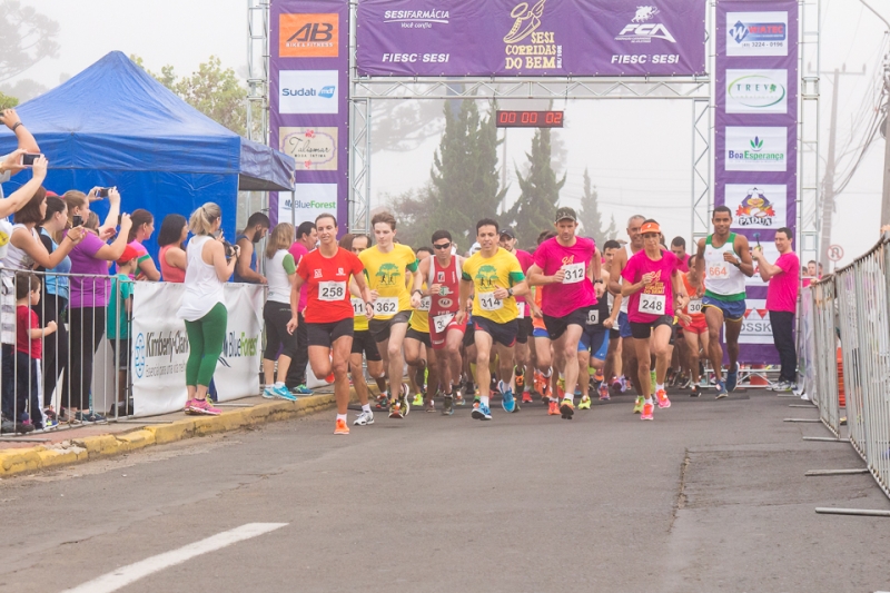 Iniciativa foi aberta à comunidade e contou também com a modalidade de caminhada (Foto: Thiago Braga)