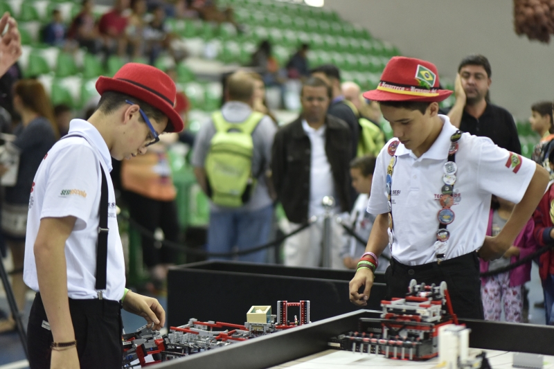 Equipe Tecnorob Red apresentou projeto para orientar pessoas sobre como agir ao encontrar animais silvestres ou exóticos.  Foto: Maykel Fernandes - SESI/SC